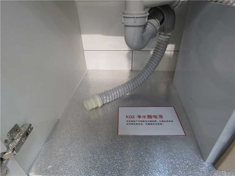 柜底包敷鋁箔紙