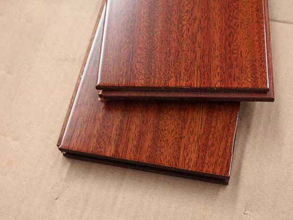 如何防止實木地板開裂