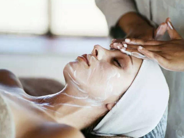 用鹽洗臉有什么好處？