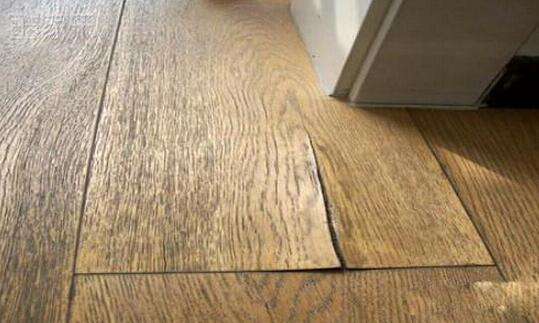 木地板開(kāi)裂