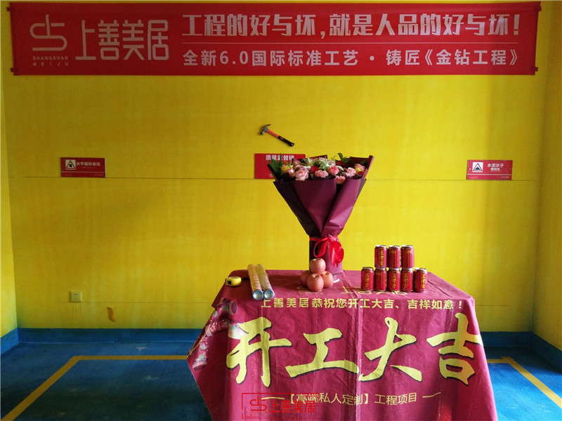 融創(chuàng)中心155平