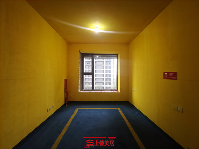 融創(chuàng)中心180平