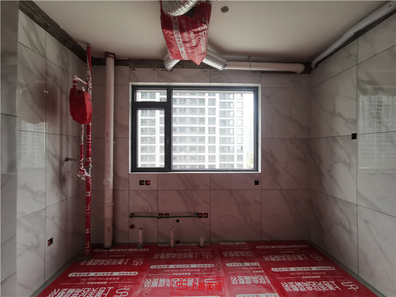 融創(chuàng)中心180平