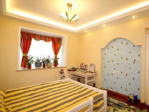 家庭臥室裝修，墻面貼壁紙好還是刷漆好