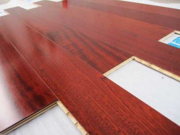 三層實(shí)木地板